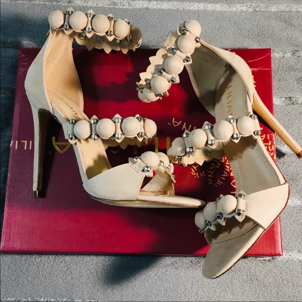 🔥♥️NIB Nude Sandals with decorative balls & metallic rivets - Picture 1 of 15